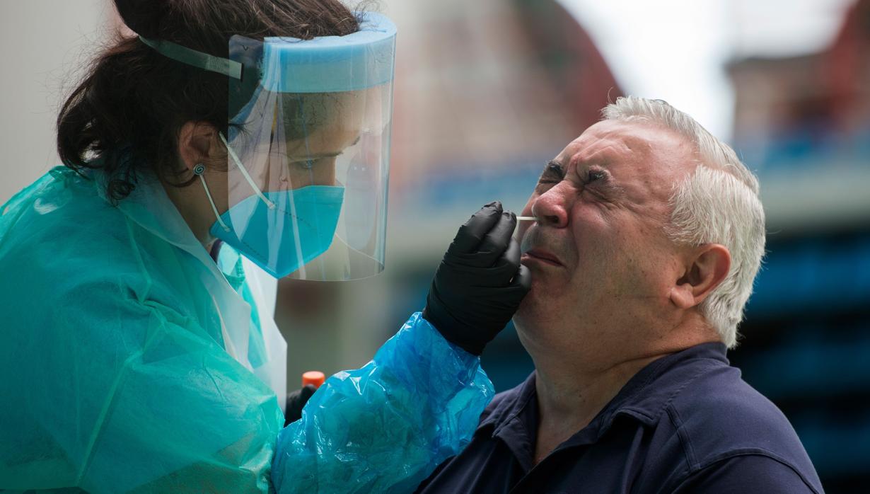 En Guetaria (Guipúzcoa) ha comenzado el cribado de la población, con la toma de muestras para las pruebas PCR del coronavirus