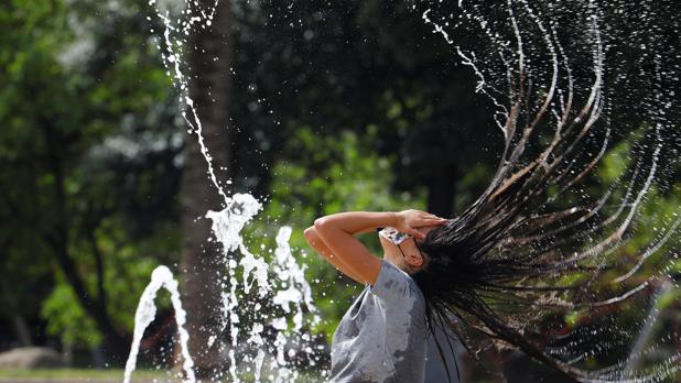 El calor da un respiro este lunes para volver a repuntar a mediados de semana