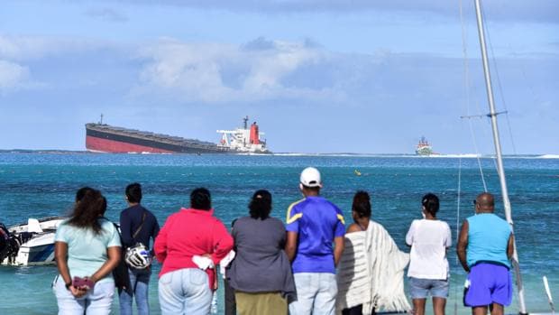 Una rotura en un barco panameño causa un vertido de petróleo en costa de Mauricio