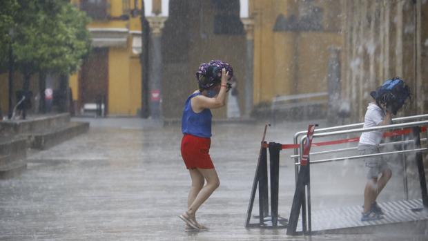 El temporal cubre España de tormentas eléctricas: en las últimas 24 horas han caído más de 15.000 rayos