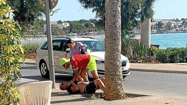 Dos turistas franceses reconocen y retienen al ladrón que dos días antes les había robado en la Playa de Palma