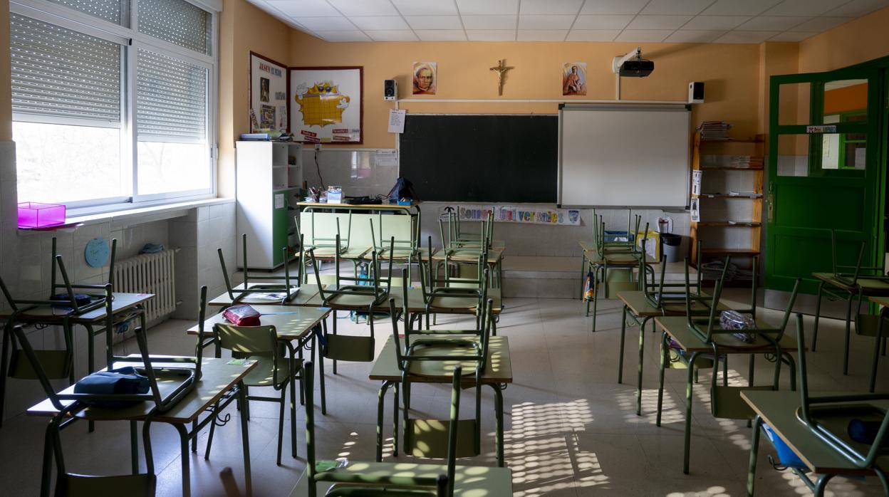 Los beneficios de ir al colegio superan los riesgos solo «si las tasas de infección son bajas»