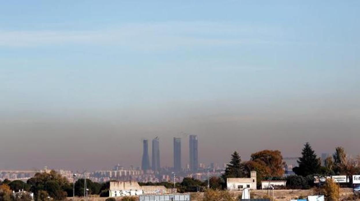 Imagen de archivo de la bola de contaminación sobre Madrid