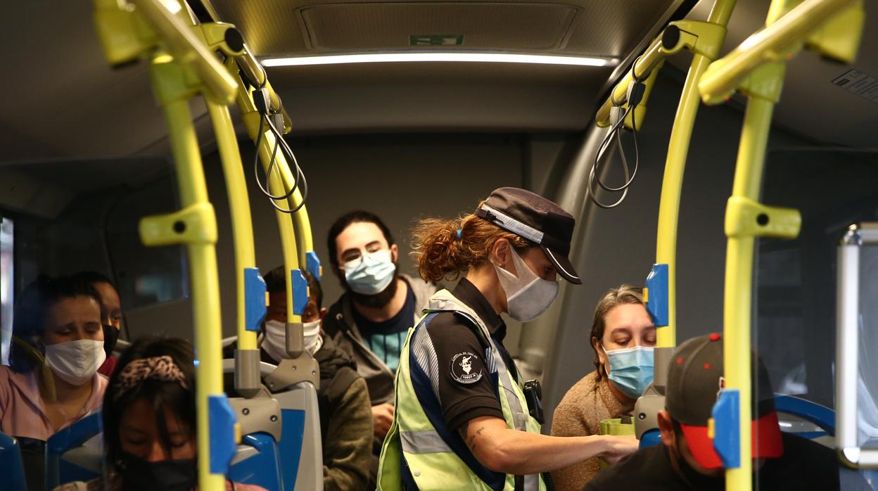 Controles en el metro de Madrid