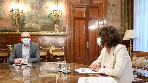 El Gobierno estudia castigar a la educación concertada y privada con un IVA del 21 %