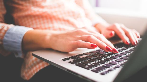 Condenan a prisión a una mujer por vender por internet material robado durante 19 años