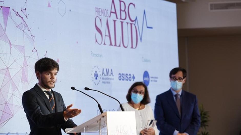 Illa, en los Premios ABC Salud: «El Sistema Nacional de Salud debe cambiar hacia un modelo más robusto y flexible»