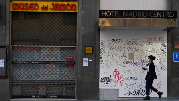 «The Lancet» denuncia que la desescalada rápida y la polarización entorpecen el control del virus en España