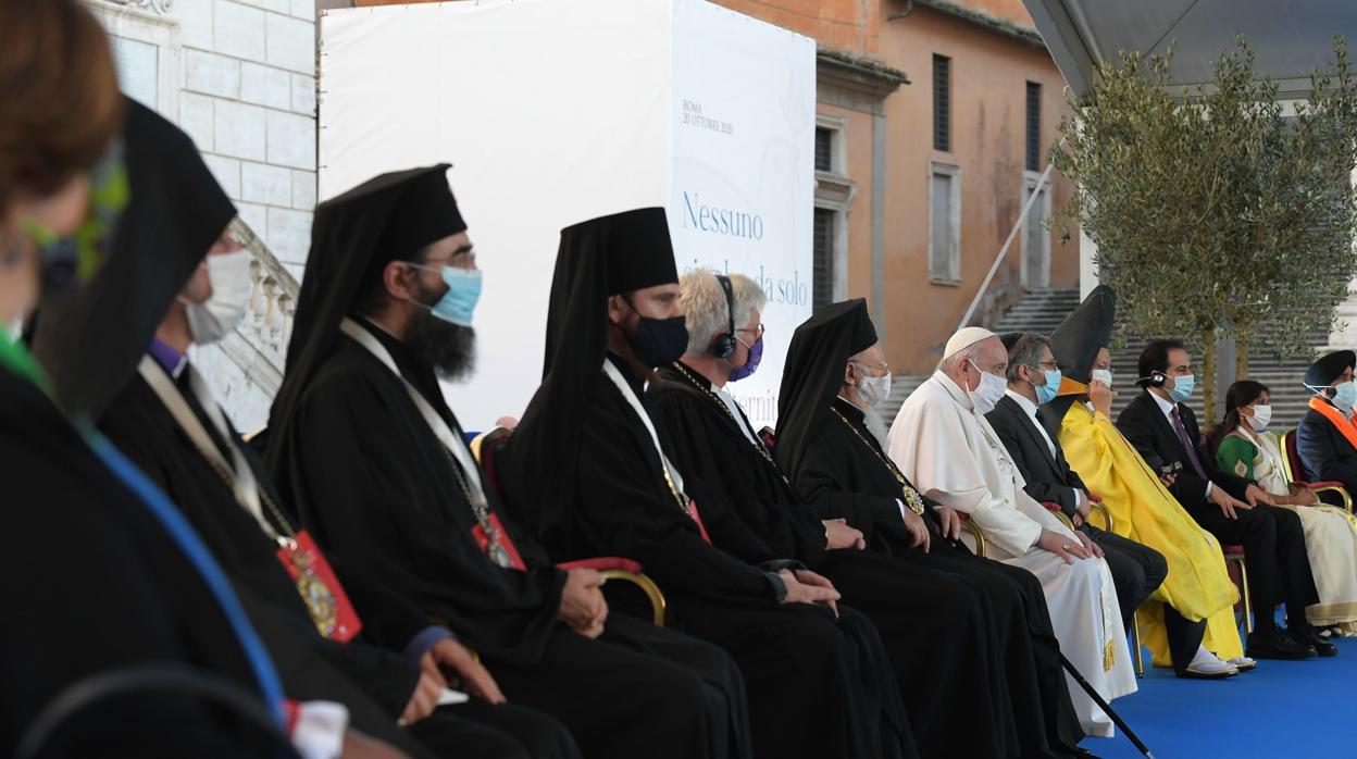 Papa Francisco y varios líderes de varias religiones han participado en el encuentro «Nadie se salva solo. Fraternidad y paz»