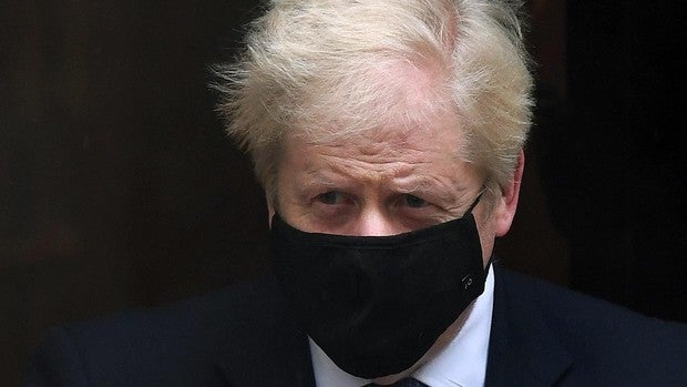 Boris Johnson impone un confinamiento de un mes desde el jueves tras superar Reino Unido el millón de casos