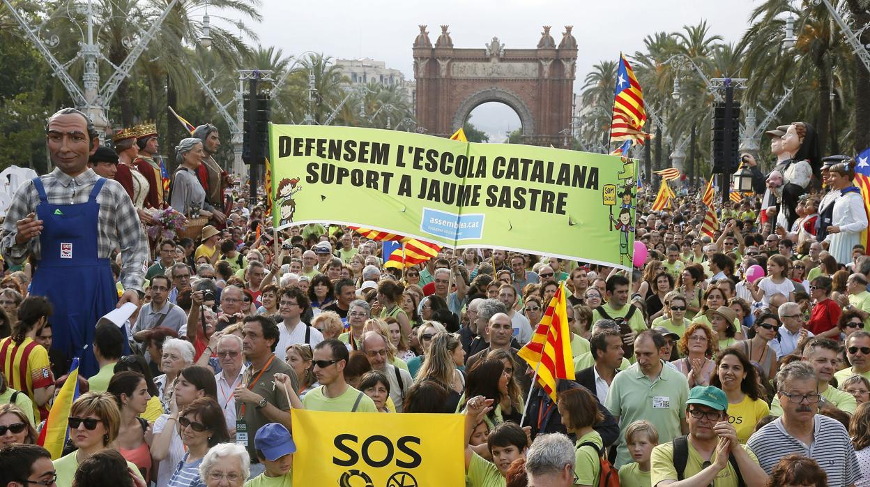 Imagen de archivo de una manifestación en Barcelona en defensa de una escuela en catalán