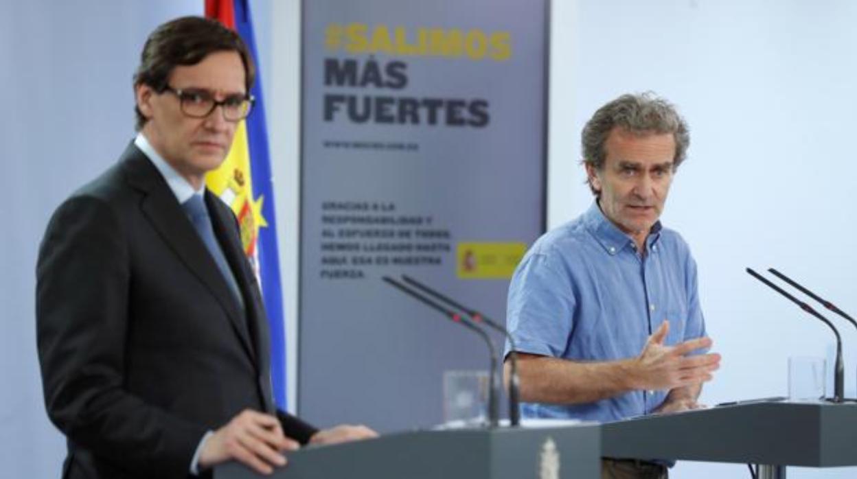 Fernando Simón y Salvador Illa, durante una comparecencia en verano