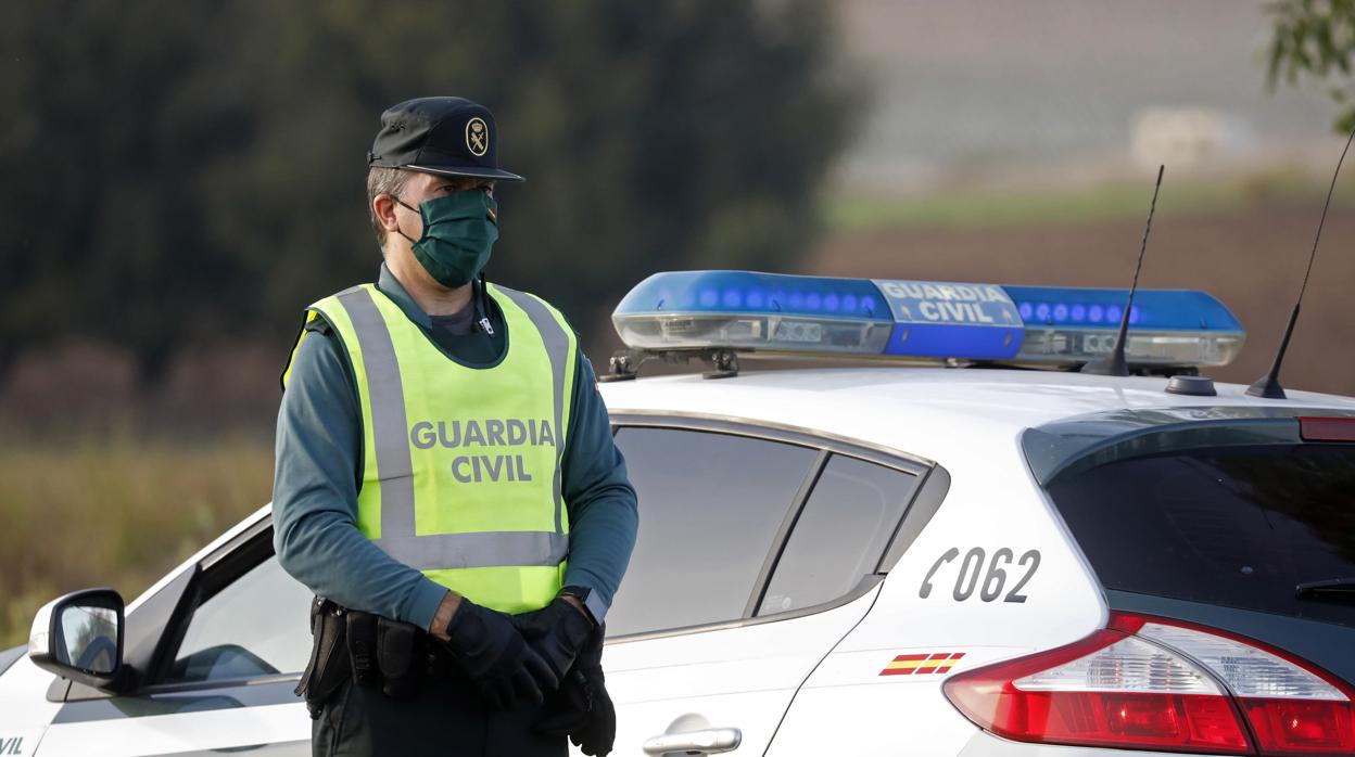 Imagen de un control policial por las restricciones del coronavirus