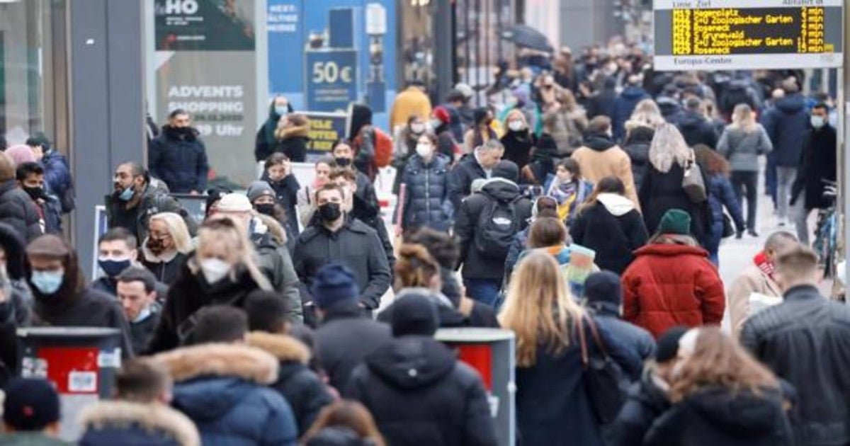 Las calles de Berlín abarrotadas de gente por las compras navideñas