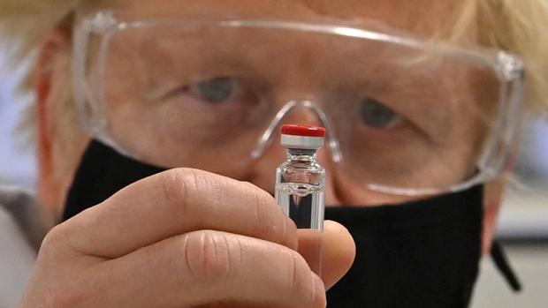 Reino Unido confía en aprobar en dos semanas la vacuna de Oxford y elevar el orgullo británico