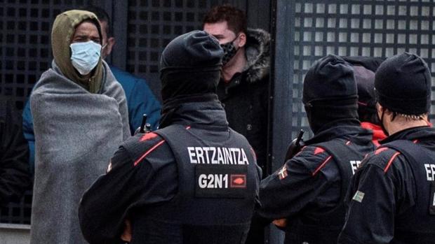 Sorprendidos 67 jóvenes sin mascarillas en una fiesta en el monasterio de Santa Clara en Derio