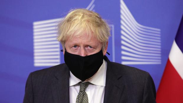 Boris Johnson cierra Londres para frenar el avance de la nueva cepa del virus que se expande con rapidez