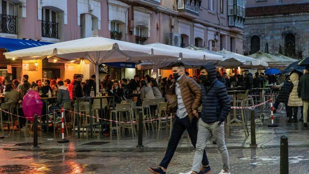 Nuevos repuntes de contagios a escasas horas de que la vacuna llegue a España