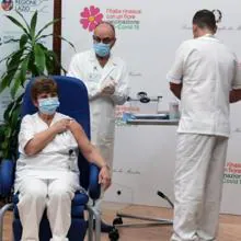 Maria Capobianchi recibe las primeras dosis de vacunas