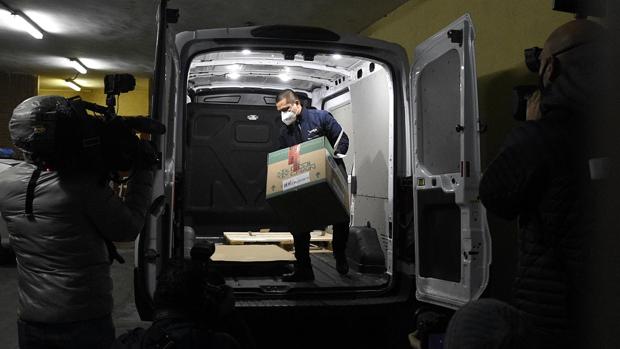 Primera residencia de España que recibe la vacuna: «Han visto salir los furgones cargados de féretros, los abuelos se van a vacunar todos»