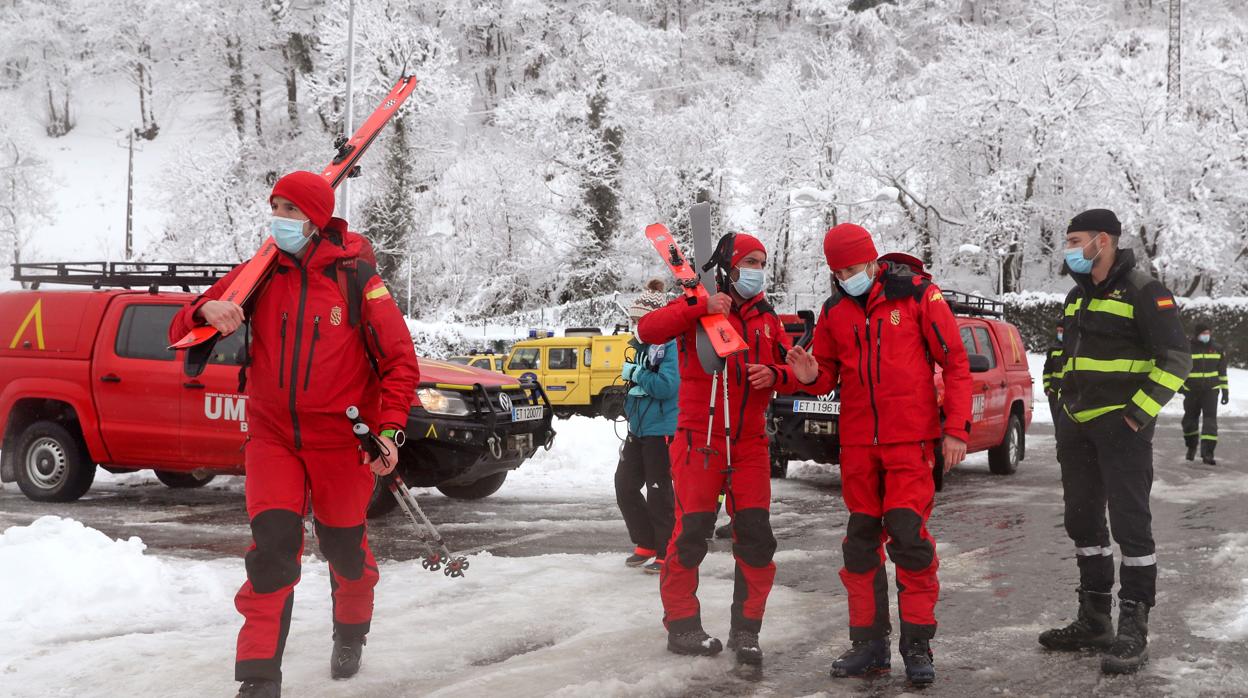 Los equipos de emergencias continúan buscando al segundo operario