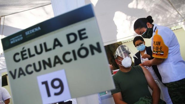 México estudia el caso de una médica con encefalitis tras recibir la vacuna de Pfizer