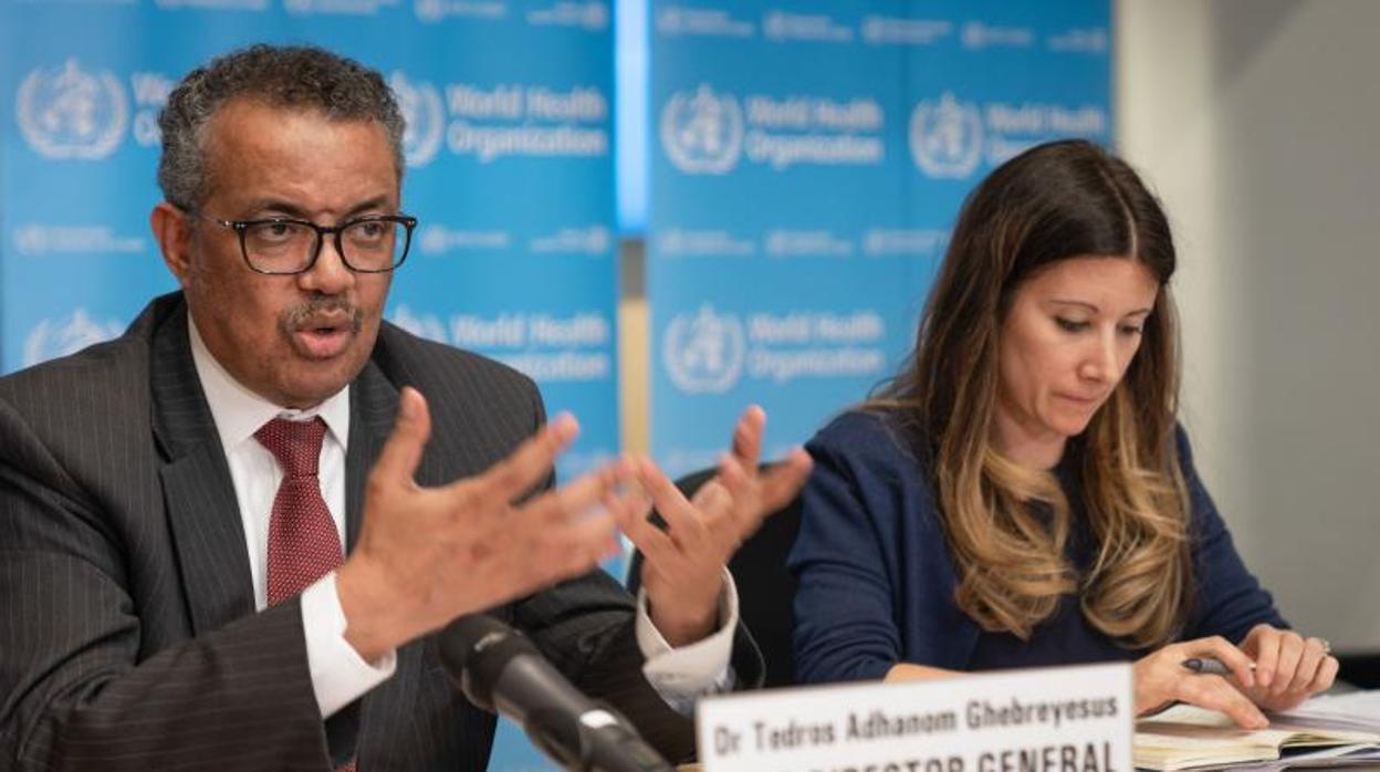 Tedros Adhanom Ghebreyesus y Maria Van Kerkhove