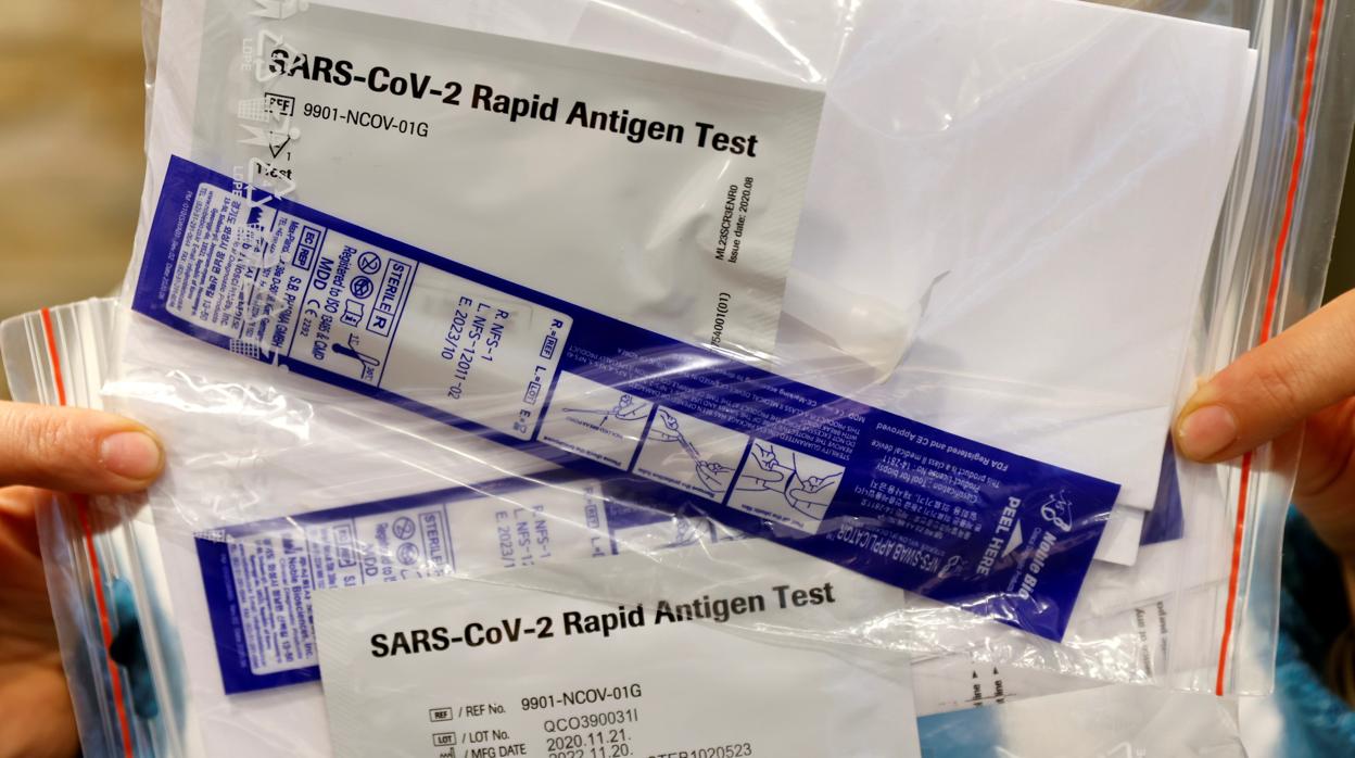 Venta de test de antígenos en una farmacia de Berlín