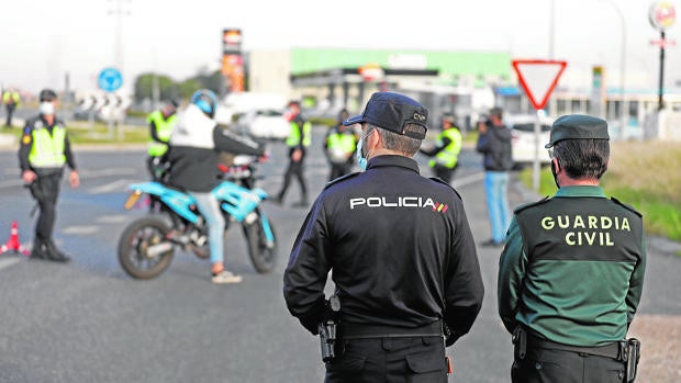 Interior anuncia que agentes de la Policía y la Guardia Civil se vacunarán tras los sanitarios