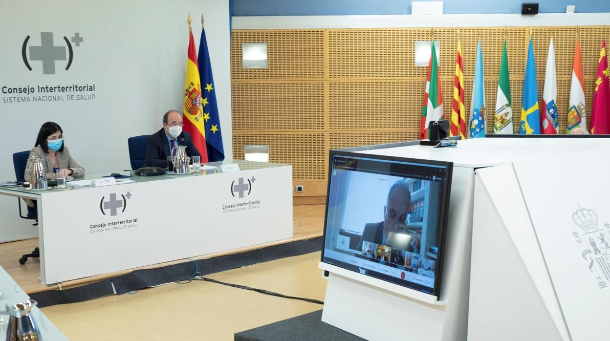 La ministra de Sanidad, Carolina Darias, preside por videoconferencia, con el ministro de Política Territorial y Función Pública, Miquel Iceta, la reunión del Consejo Interterritorial del Sistema Nacional de Salud, este miércoles en Madrid