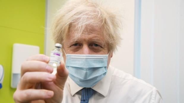 Johnson promete la vacuna del coronavirus para todos los adultos en julio