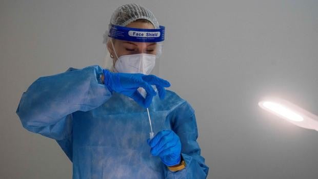 Merkel desautoriza a su ministro de Sanidad y retrasa los test gratuitos