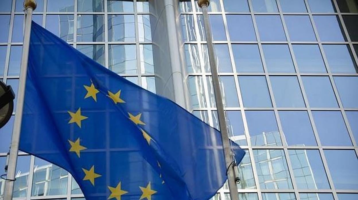 La UE se reúne para acelerar la vacunación y ordenar las restricciones a los viajes