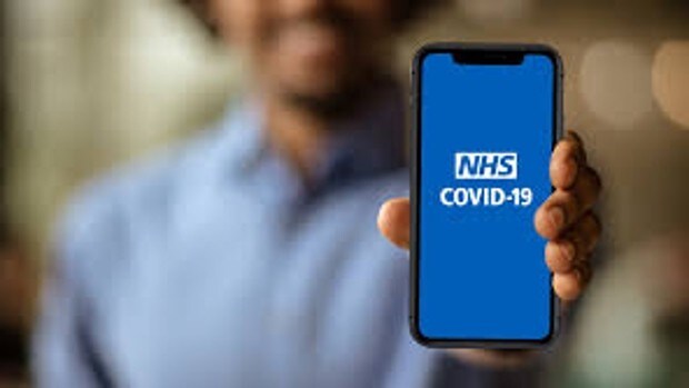 Un estudio de Oxford dice que la app británica contra el Covid evitó 600.000 contagios