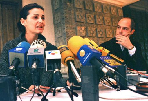 En marzo de 2001 Nevenka anunció su dimisión como concejala y que llevaría a los tribunales a Ismael Álvarez