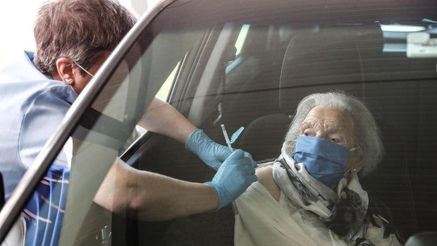 Simón amplía hasta principios de abril el plazo para vacunar al 80% de los mayores de 80 años
