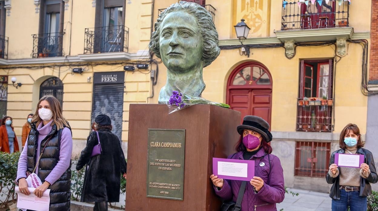 Varias mujeres del Movimiento Feminista de Madrid, ayer, en un acto