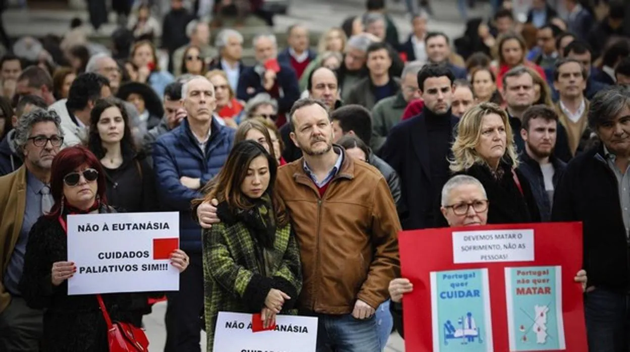 Protesta contra la eutanasia en Portuga