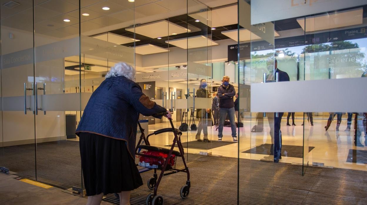 Ancianos de una residencia de mayores en Sevilla