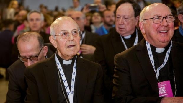 El cardenal Kevin Farrell reitera que la Iglesia acoge a las personas homosexuales aunque no bendiga las parejas