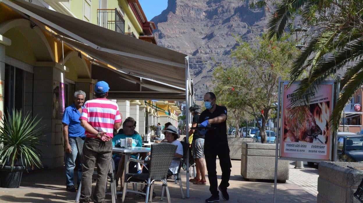 Los vecinos de La Gomera, El Hierro y La Graciosa, donde se empiezan a tomar nuevas restricciones de coronavirus