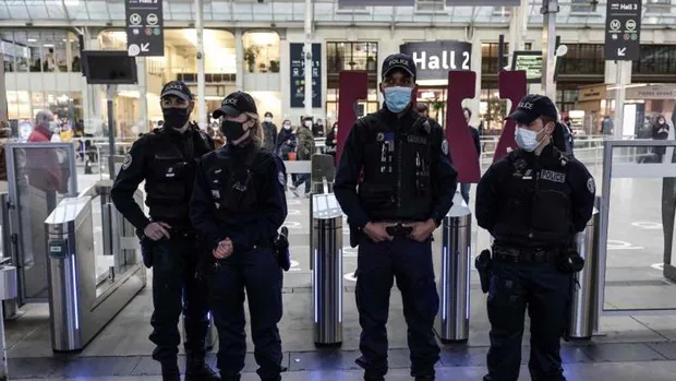Francia moviliza a 90.000 gendarmes, policías y soldados para intensificar los controles por el Covid