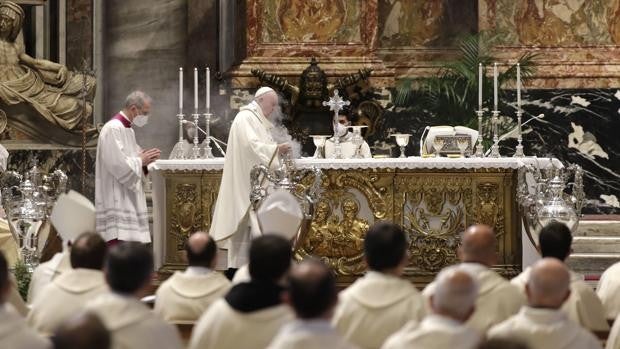 El Papa el Jueves Santo: «Jesús no se escandalizó por las controversias moralistas, leguleyas, clericales que suscitaba»