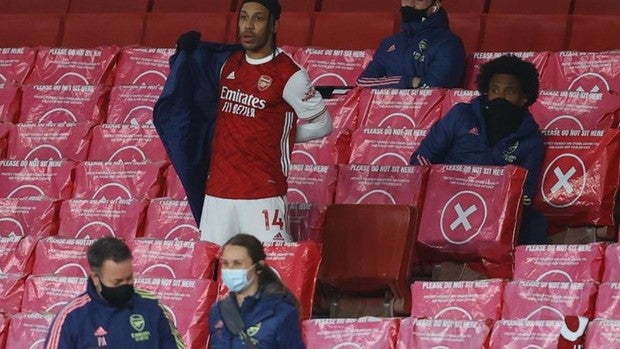 El Gobierno británico ensayará pasaportes Covid en cines y eventos deportivos a partir del 15 de abril