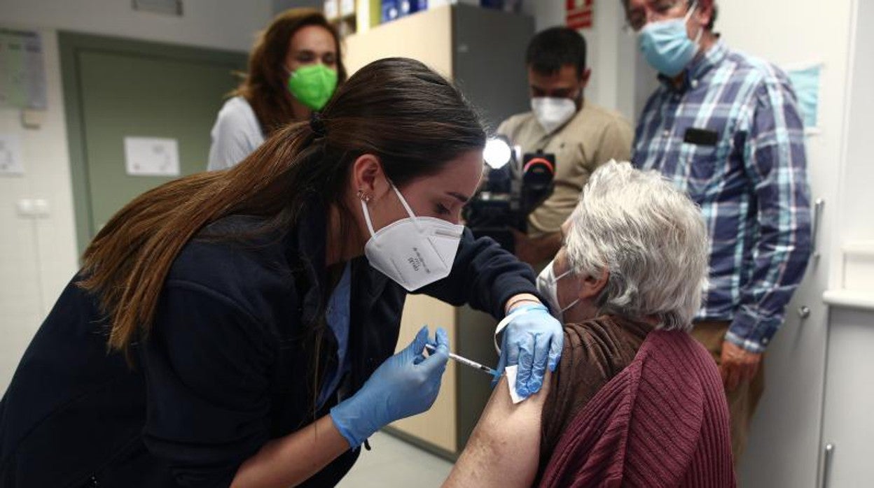 La vacunación continúa en las comunidades autónomas