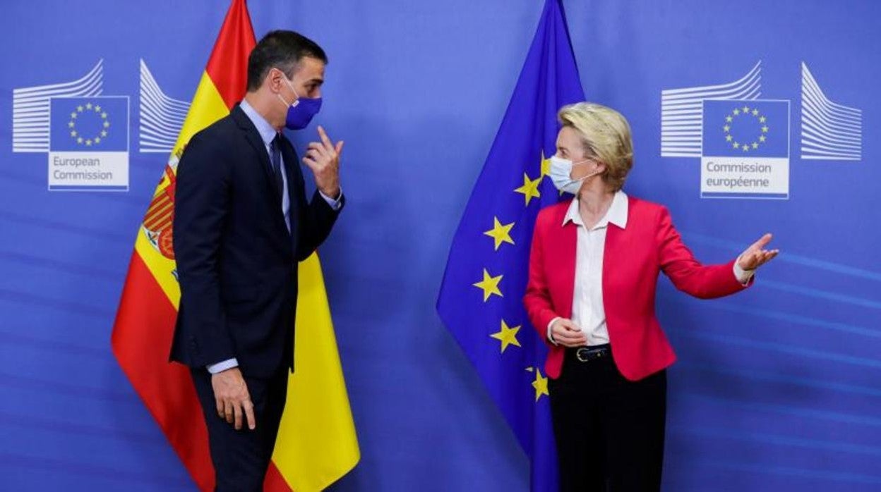 El presidente del Gobierno, Pedro Sánchez junto a la presidenta de la Comisión Europea Ursula Von Der Leyen