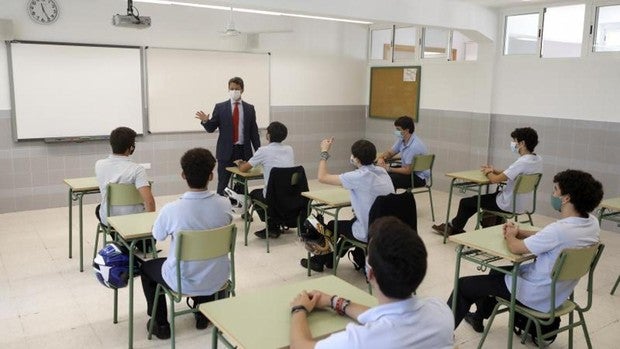 Los sindicatos exigen al Gobierno que no eche a los profesores contratados para hacer frente a la pandemia