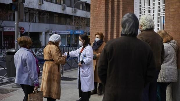 Un juzgado reconoce por primera vez la enfermedad profesional a un trabajador de la sanidad contagiado por Covid