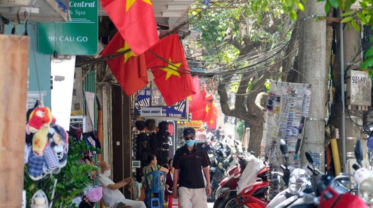 Una calle de Hanoi (Vietnam)