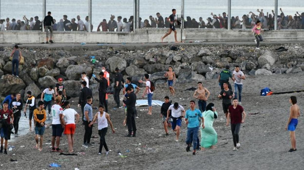 Ceuta ha tenido que albergar a cerca de mil niños y adolescentes del país vecino